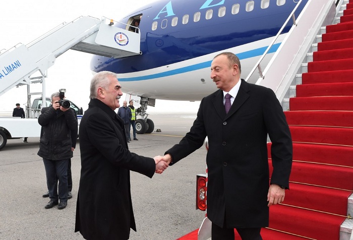 Ilham Aliyev zu einem Besuch in der Autonomen Republik Nachitschewan angekommen